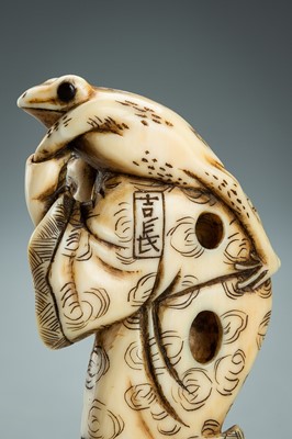 Lot 414 - YOSHINAGA: AN IVORY NETSUKE OF GAMA SENNIN, EDO PERIOD