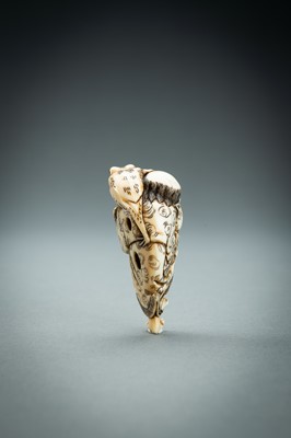 Lot 414 - YOSHINAGA: AN IVORY NETSUKE OF GAMA SENNIN, EDO PERIOD