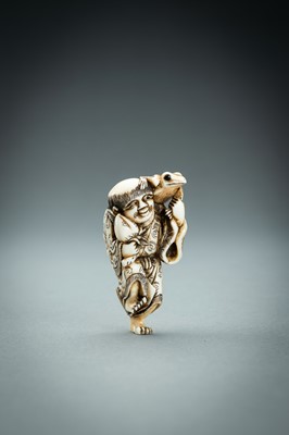 Lot 414 - YOSHINAGA: AN IVORY NETSUKE OF GAMA SENNIN, EDO PERIOD