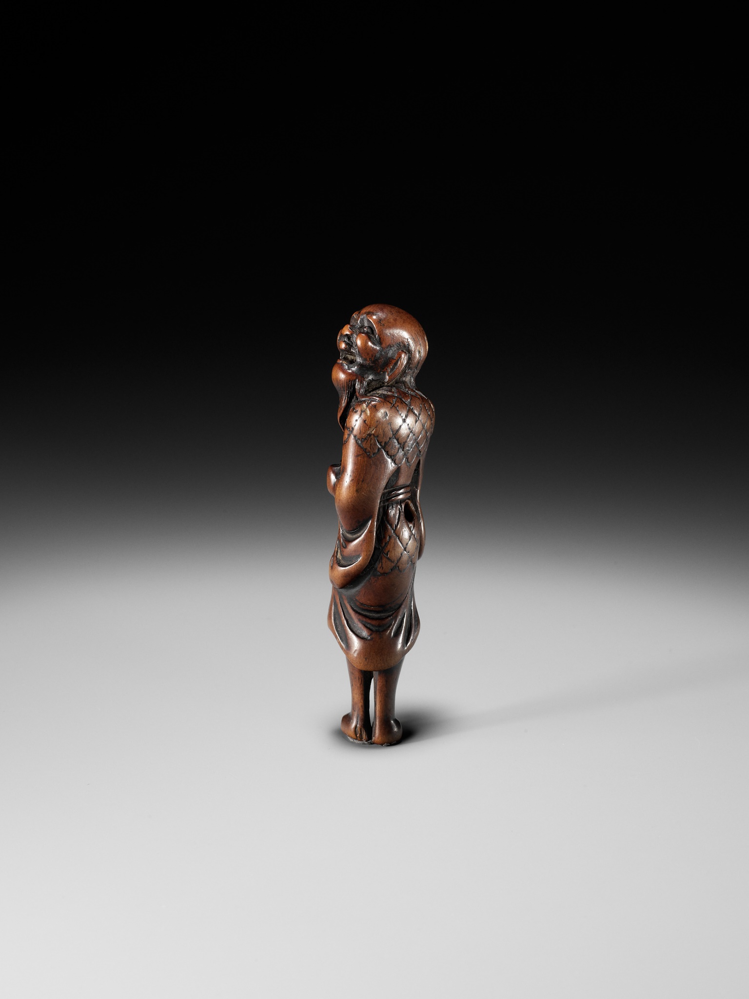 Lot 603 - AN OLD WOOD NETSUKE OF TEKKAI SENNIN