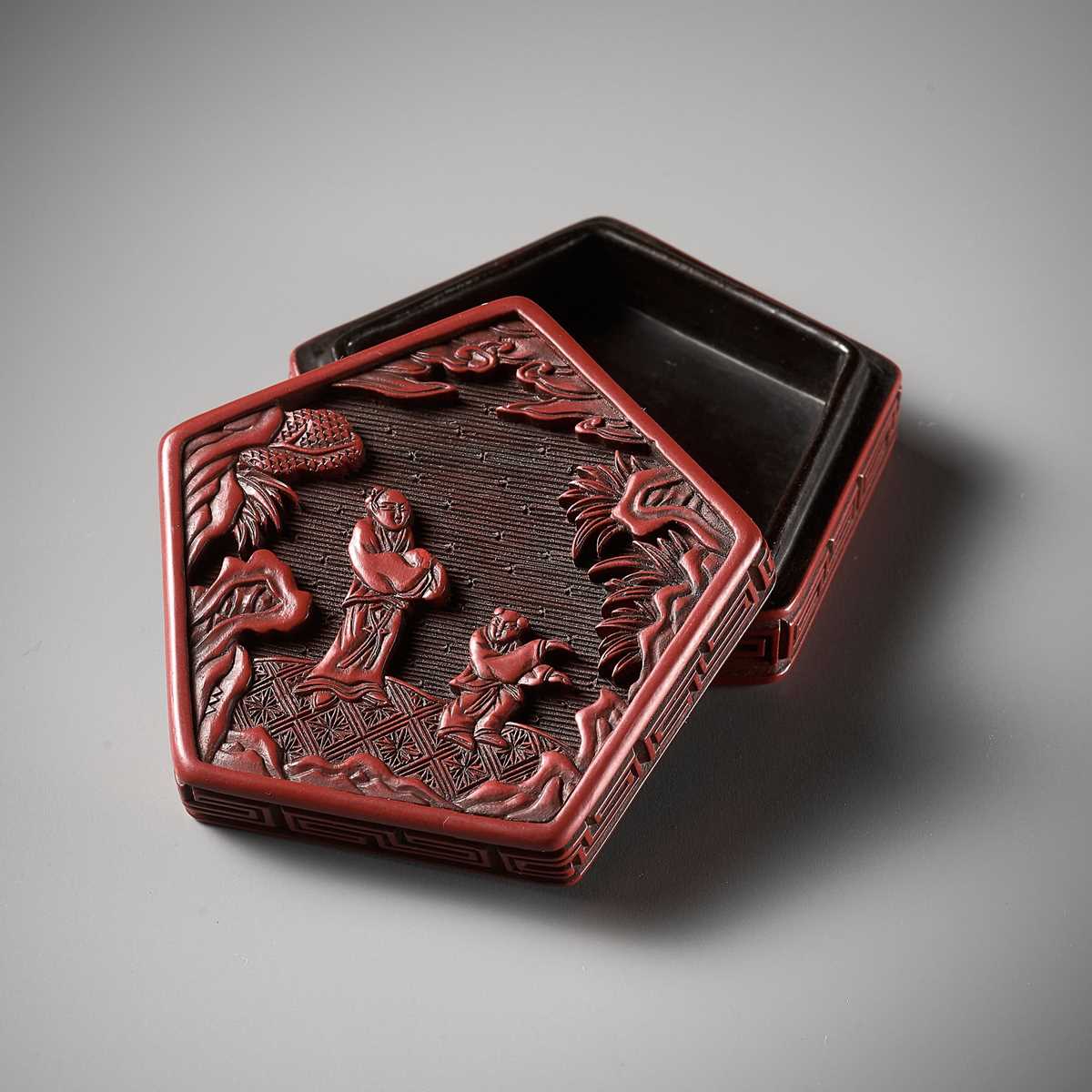 Lot 8 - A SMALL CINNABAR LACQUER BOX AND COVER, YUAN TO MID-MING DYNASTY