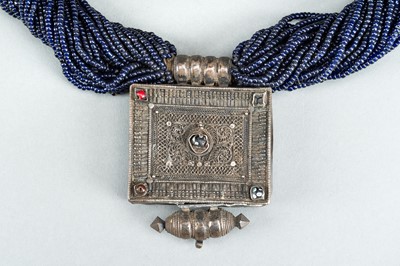 Lot 724 - A KINNAUR BLUE GLASS NECKLACE WITH GAU BOX, c. 1850