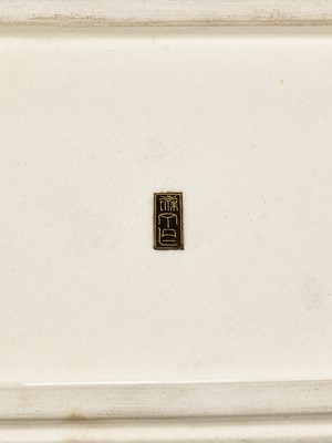 Lot 132 - SHIZAN: A MAGNIFICENT SATSUMA CERAMIC TRAY WITH TEMPLE SCENE