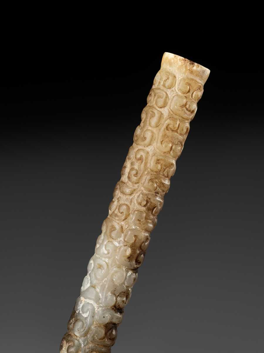 Lot 1039 - A WHITE JADE ‘DRAGON’ CYLINDRICAL BEAD, LATE SPRING AND AUTUMN PERIOD