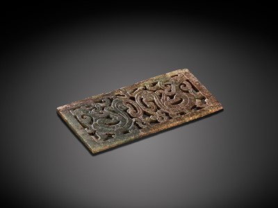 Lot 72 - A RECTANGULAR GREEN JADE ‘DOUBLE DRAGON’ PLAQUE, LATE WARRING STATES PERIOD TO EARLY WESTERN HAN DYNASTY