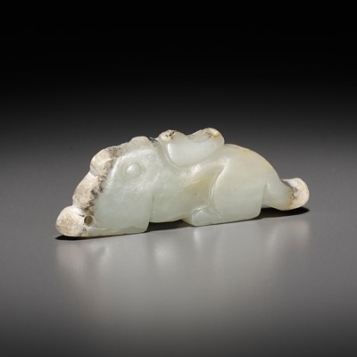 Lot 1029 - A JADE ‘RABBIT’ PENDANT, LATE SHANG TO EARLY WESTERN ZHOU DYNASTY
