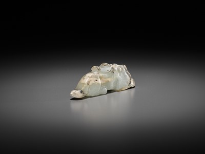 Lot 1029 - A JADE ‘RABBIT’ PENDANT, LATE SHANG TO EARLY WESTERN ZHOU DYNASTY