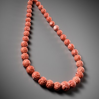 Lot 277 - A NECKLACE WITH CORAL BEADS, CHINA, LATE 19TH TO 20TH CENTURY