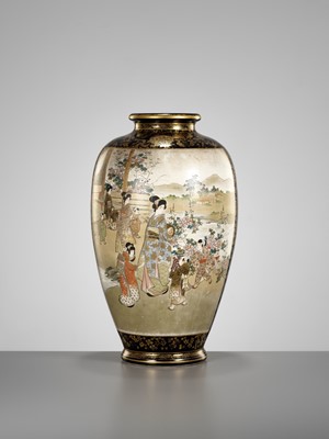 Lot 228 - BANKOZAN: A FINE AND LARGE SATSUMA CERAMIC VASE