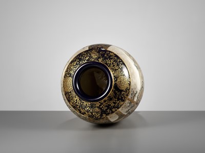 Lot 228 - BANKOZAN: A FINE AND LARGE SATSUMA CERAMIC VASE
