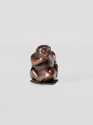Lot 344 - A WOOD NETSUKE OF A MONKEY EATING A PEACH, ATTRIBUTED TO MIWA