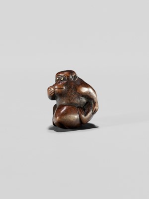 Lot 344 - A WOOD NETSUKE OF A MONKEY EATING A PEACH, ATTRIBUTED TO MIWA