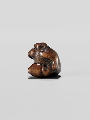 Lot 344 - A WOOD NETSUKE OF A MONKEY EATING A PEACH, ATTRIBUTED TO MIWA
