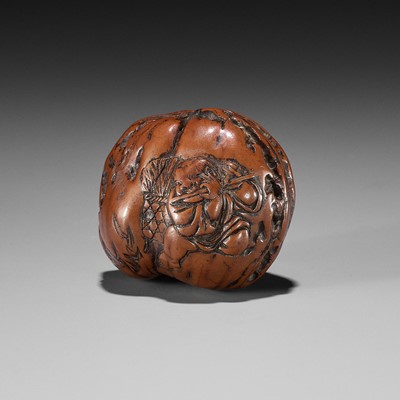 Lot 798 - HIDARI ISSAN: A KURUMI (WALNUT) NETSUKE DEPICTING AN OX HERDER