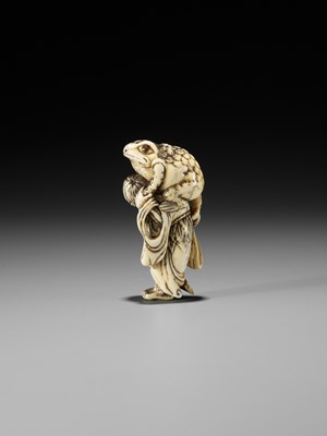 Lot 358 - AN AMUSING IVORY NETSUKE OF GAMA SENNIN ATTRIBUTED TO MASAKAZU