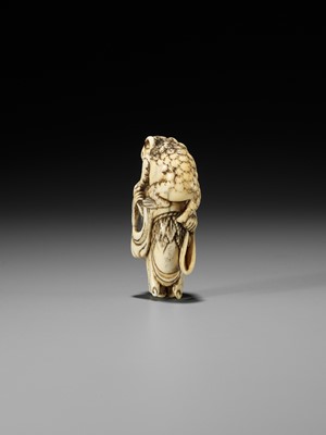 Lot 358 - AN AMUSING IVORY NETSUKE OF GAMA SENNIN ATTRIBUTED TO MASAKAZU