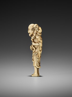 Lot 322 - A RARE IVORY NETSUKE OF A SENNIN WITH ONI