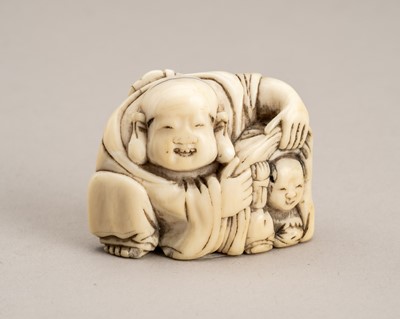 Lot 716 - AN IVORY NETSUKE OF HOTEI WITH KARAKO, EDO PERIOD