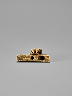 Lot 384 - A FINE SMALL IVORY NETSUKE OF SOTOBA KOMACHI