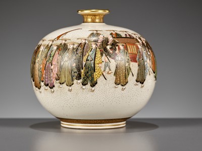 Lot 113 - KINKOZAN: A FINE GLOBULAR SATSUMA CERAMIC VASE