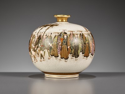 Lot 113 - KINKOZAN: A FINE GLOBULAR SATSUMA CERAMIC VASE