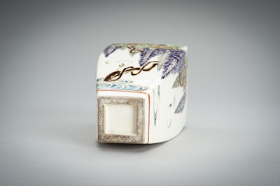 Lot 130 - GYOZAN: A SATSUMA CERAMIC VASE WITH WISTERIA, MEIJI