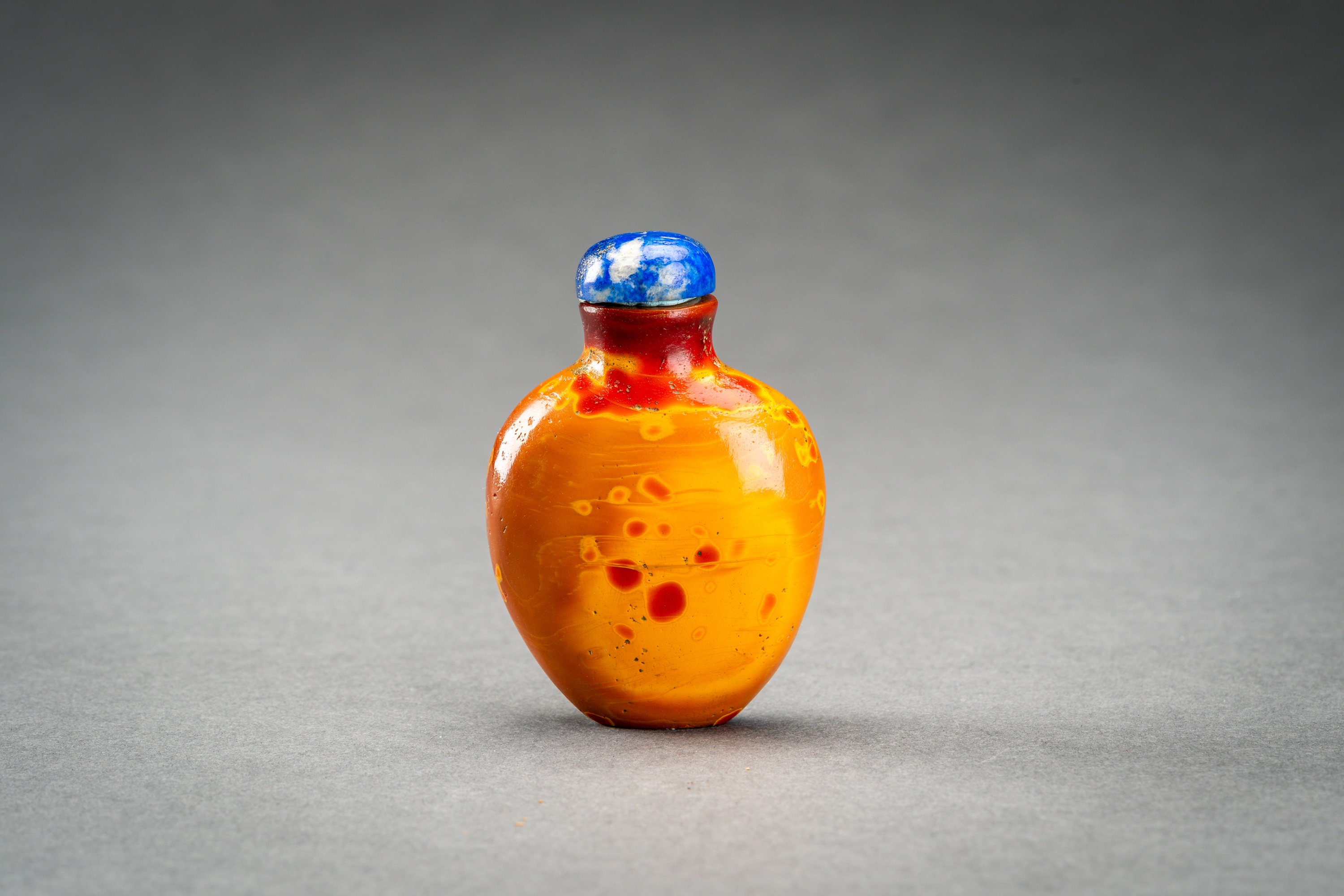 Lot 457 - A REALGAR GLASS SNUFF BOTTLE, QING DYNASTY