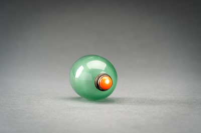 Lot 462 - A TRANSPARENT GREEN GLASS SNUFF BOTTLE, QING DYNASTY