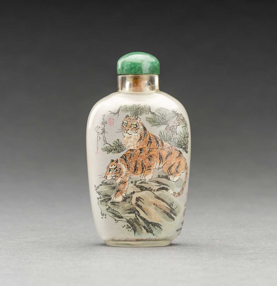 AN INSIDE-PAINTED ‘TIGER’ GLASS SNUFF BOTTLE