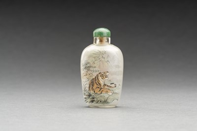 AN INSIDE-PAINTED ‘TIGER’ GLASS SNUFF BOTTLE