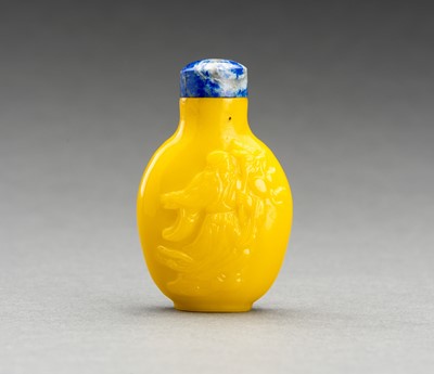 A YELLOW GLASS ‘SHOULAO AND GUANYIN’ SNUFF BOTTLE