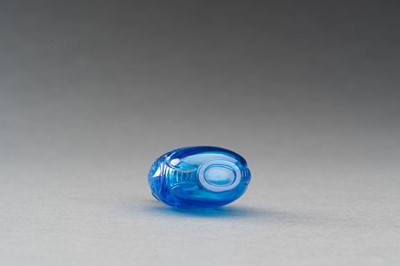 A TRANSPARENT BLUE GLASS SNUFF BOTTLE