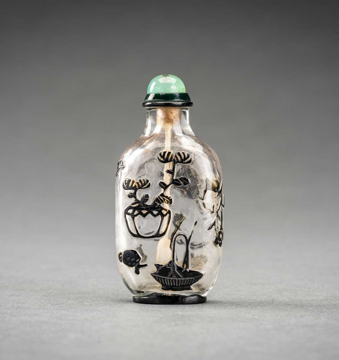 A BLACK OVERLAY GLASS SNUFF BOTTLE, QING DYNASTY