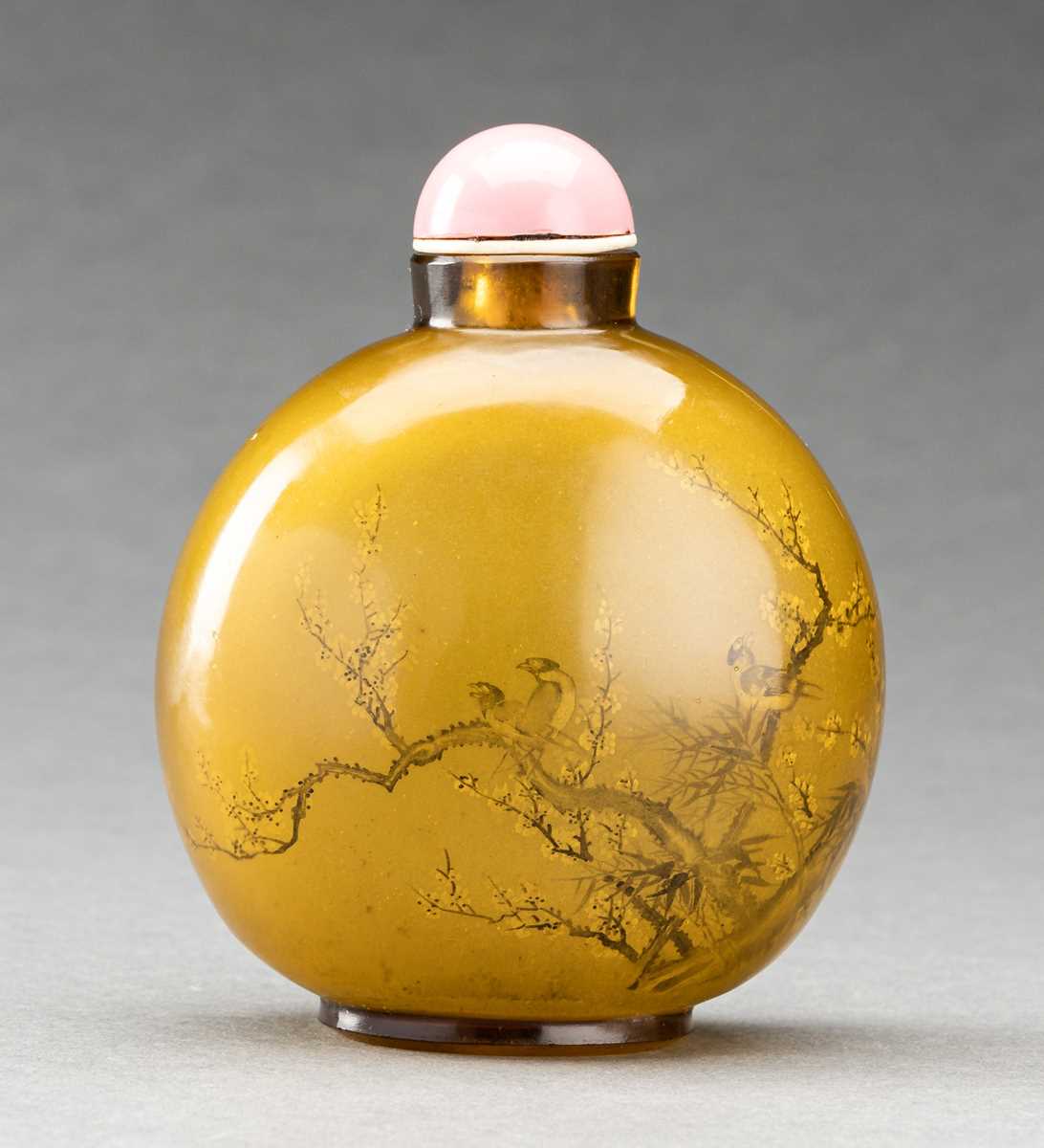 A LARGE INSIDE-PAINTED AMBER GLASS SNUFF BOTTLE