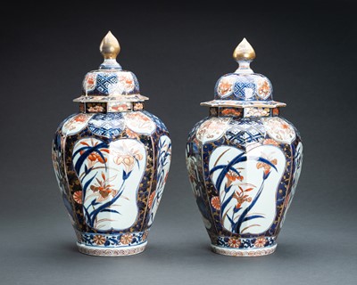 Lot 91 - A PAIR OF LARGE IMARI PORCELAIN VASES AND COVERS, EDO PERIOD
