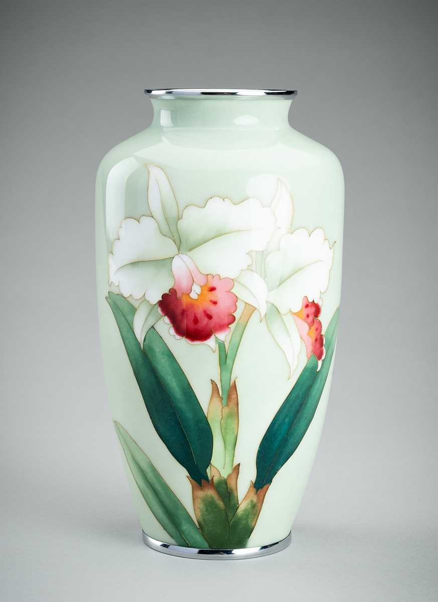 Lot 79 - ANDO JUBEI: A FINE CLOISONNÉ ENAMEL VASE WITH IRISES