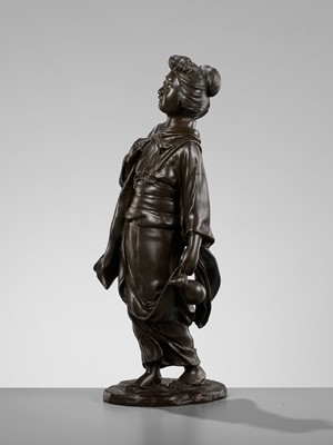 Lot 2 - GENRYUSAI SEIYA: A FINE AND LARGE BRONZE OF A BEAUTY