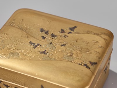 Lot 12 - A LACQUER KOBAKO (SMALL BOX) AND COVER WITH AUTUMN FLOWERS