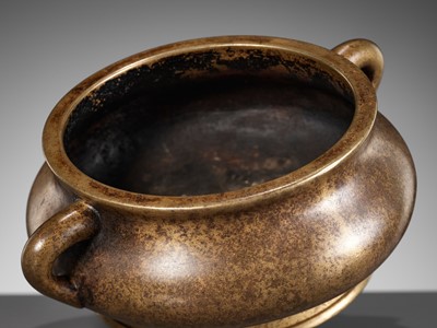 Lot 634 - A BRONZE CENSER, YUTANG ZHENWAN MARK, EARLY QING DYNASTY