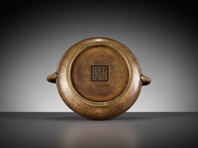 Lot 634 - A BRONZE CENSER, YUTANG ZHENWAN MARK, EARLY QING DYNASTY