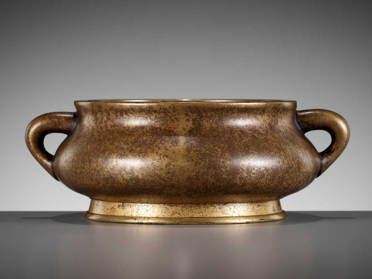 Lot 634 - A BRONZE CENSER, YUTANG ZHENWAN MARK, EARLY QING DYNASTY