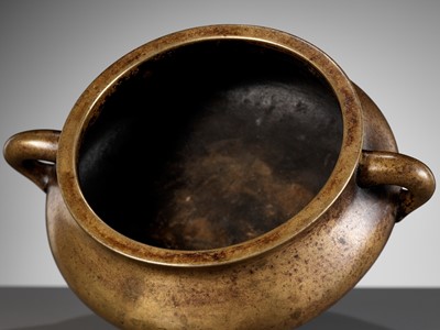 Lot 634 - A BRONZE CENSER, YUTANG ZHENWAN MARK, EARLY QING DYNASTY