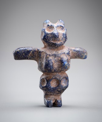 Lot 656 - A SMALL BACTRIAN LAPIS LAZULI IDOL