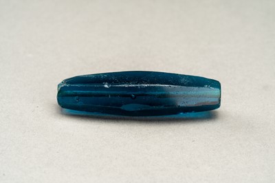 Lot 769 - A COBALT BLUE SASANIAN GLASS BEAD