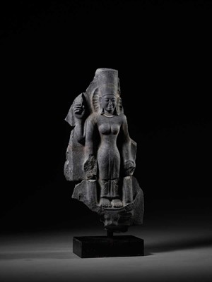 Lot 258 - A BLACK STONE FIGURE OF DURGA MAHISHASURAMARDINI, PRE-ANGKOR PERIOD, KHMER, 7TH CENTURY