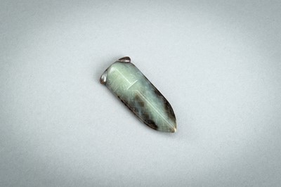 Lot 109 - AN ARCHAISTIC JADE CARVING OF A CICADA, QING