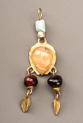 Lot 668 - A GRECO-BACTRIAN GEMSTONE AND GOLD PENDANT