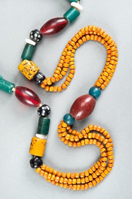 Lot 722 - AN INDIAN MULTI-COLORED GLASS NECKLACE, c. 1900s