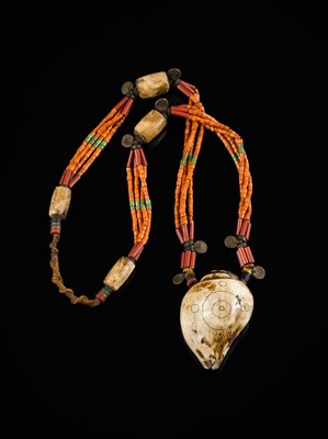 Lot 228 - A NAGA CONCH SHELL NECKLACE