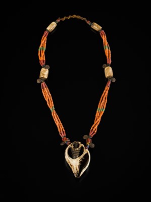 Lot 228 - A NAGA CONCH SHELL NECKLACE